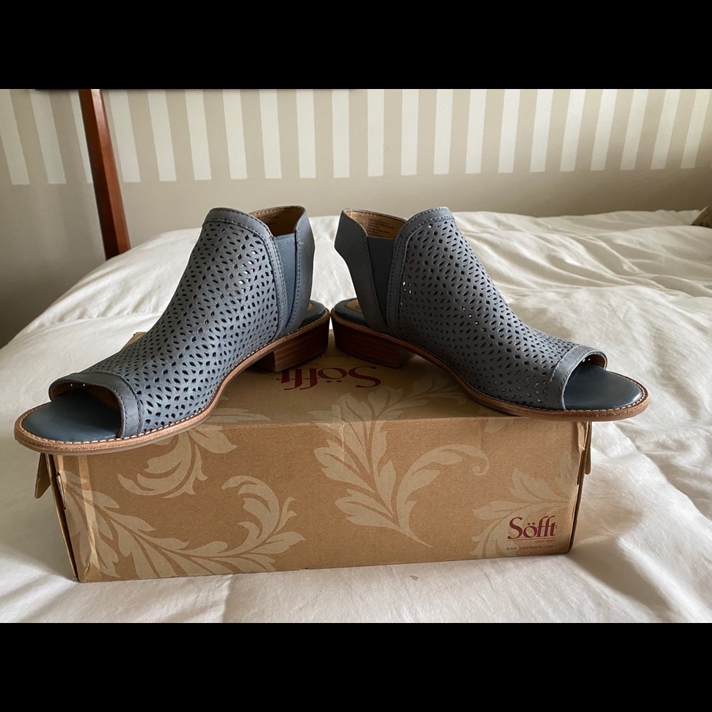 Sofft Blue Suede Sandals